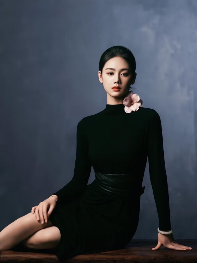 Ethnic Clothing & Online Fashion Store Khaadi Us - Nuovo Abito da Studio Fotografico 2026
