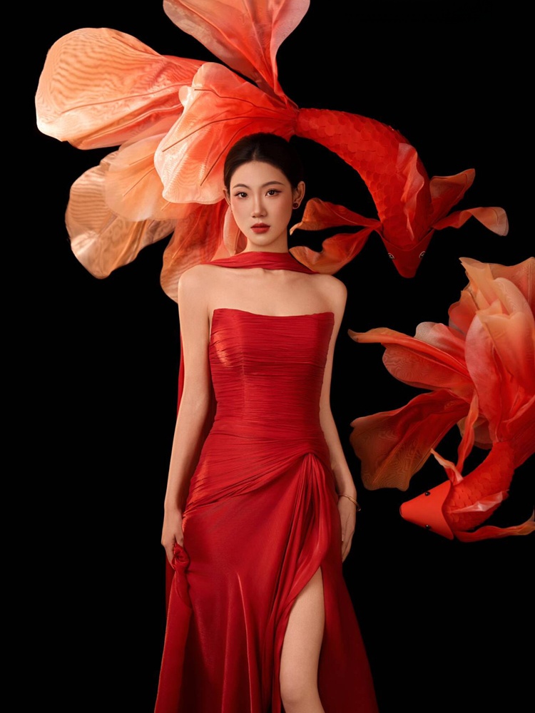 Ethnic Fashion Studio - Abito Tradizionale Cinese Rosso con Carpa