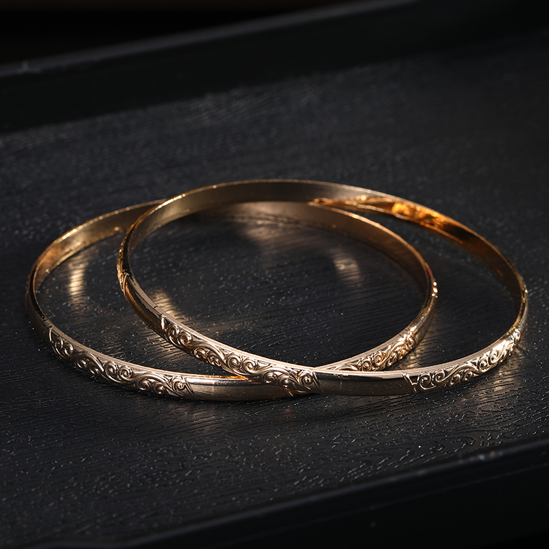 Bracciale Rotondo Squisito in  - Ethnic Fashion Dubai recensione e prezzo