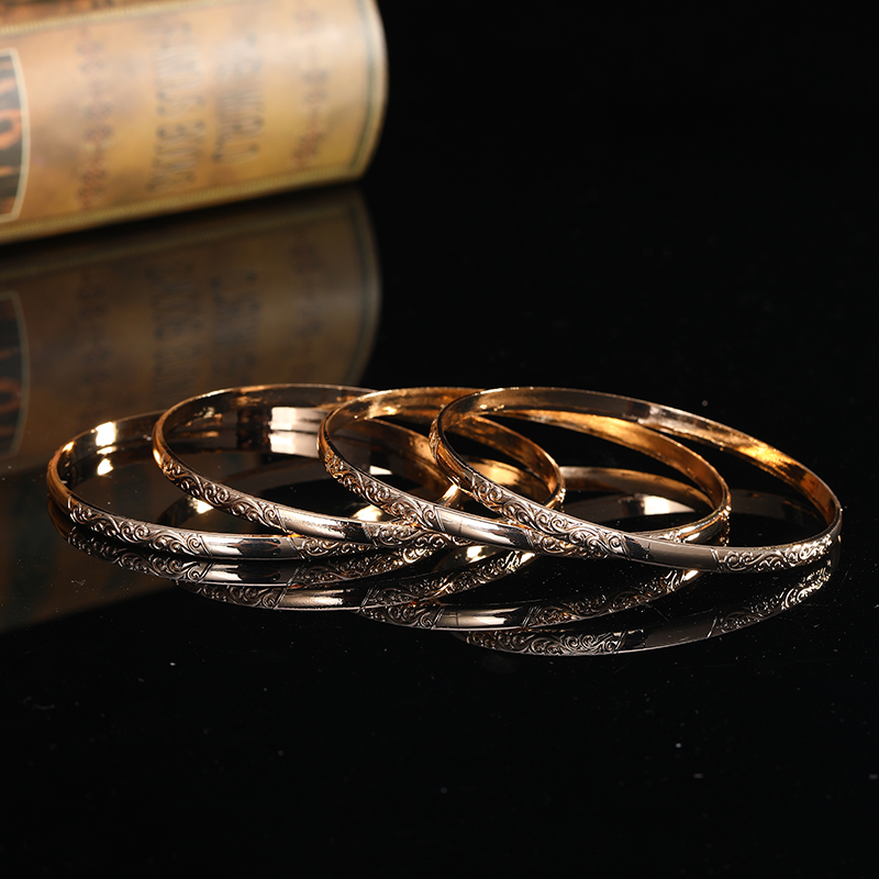 Bracciale Rotondo Squisito in  - Ethnic Fashion Dubai recensione e prezzo